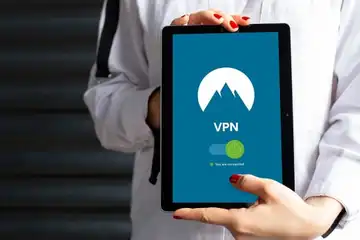 Illustrasi 3 Cara Menggunakan VPN di Android, iPhone, dan PC