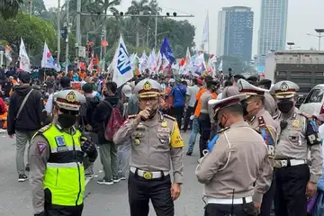 Polda Metro Jaya melakukan pengaturan arus lalulintas di sekitar Senayan