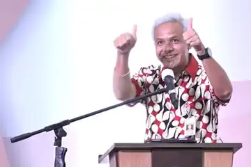Gubernur Jawa Tengah Ganjar Pranowo saat hadir sebagai keynote speaker dalam rangka acara diskusi bulan Bung Karno, di Universitas Sebelas Maret. 