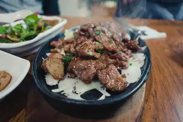 Ilustrasi olahan daging kambing.