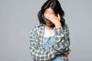 Ilustrasi Orang yang Introvert dan Tidak Ingin Berelasi