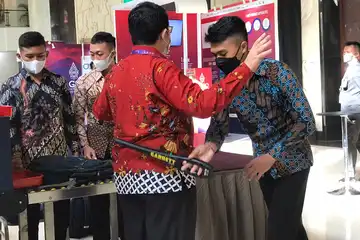 Direktorat Pamobvit Polda Bali melakukan pengecekan kepada orang dan barang di pintu masuk kegiatan 3rd Finance Minister and Centra Bank Governors (FMCBG) dan 3rd Finance and Central Bank Deputies (FCBD) Meeting Presidensi G20 Indonesia 2022, Rabu (13/7/2022).