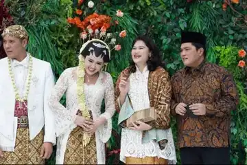 Berikut adalah biodata lengkap dari suami Via Vallen, Chevra Yolandi, yang belum lama ini sah menjadi suami istri. 