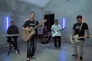 Lirik Lagu &lsquo;Klebus&rsquo; oleh Ngatmombilung