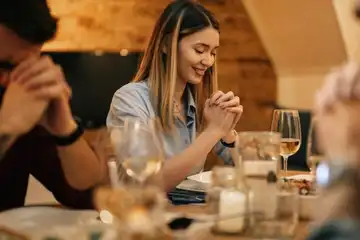 Ilustrasi Contoh Doa Makan Kristen
