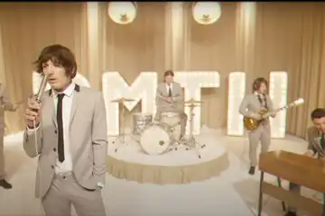 Lirik lagu &quot;Drown&quot; - Bring Me the Horizon dan terjemahan.