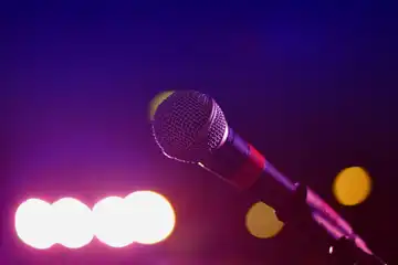 Ilustrasi mikrofon - lirik lagu &quot;Sang Bumi Ruwa Jurai&quot;, lagu daerah Lampung.