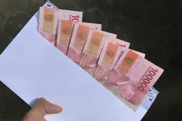 Ilustrasi Perbedaan UMK dan UMR