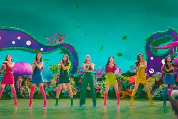 Lirik Lagu 'DICE' milik NMIXX yang Merupakan Asuhan JYP ...