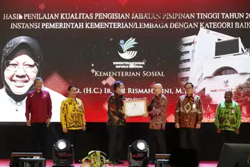 Kementerian Sosial menerima anugerah dari Komisi Aparatur Sipil Negara (KASN) pada Hasil Penilaian Kualitas Pengisian Jabatan Tinggi (JPT).