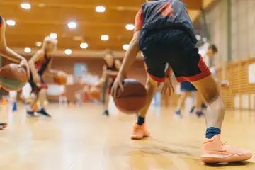 Ilustrasi Macam-macam Gerak Dasar Permainan Bola Basket
