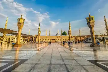 Berikut adalah paparan mengenai lirik sholawat 'Maula Ya Sholli Wa Sallim', lengkap dengan teks arab, latin, dan terjemahan dalam bahasa Indonesia.