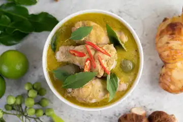 Illustrasi Rezep Opor Ayam Lebaran Bumbu Putih dan Kuning