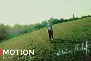 Berikut ulasan selengkapnya mengenai &quot;Lirik Lagu Menawan Dipopulerkan Adrian Khalif, Lengkap dengan Maknanya&quot;.
