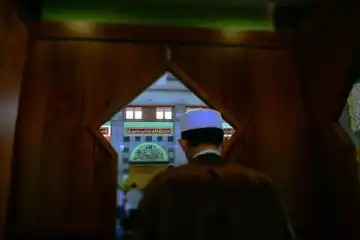 Ilustrasi doa pembuka majelis sesuai sunnah.