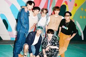 Daftar lagu dan artis K-Pop dengan jumlah streaming tertinggi tahun 2022 di Spotify.