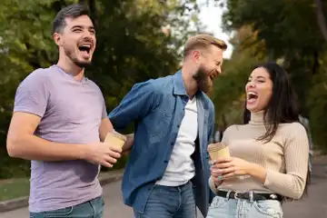 Illustrasi Tertawa karena Jokes Bapak-Bapak