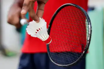 Ilustrasi teknik pukulan drop shot