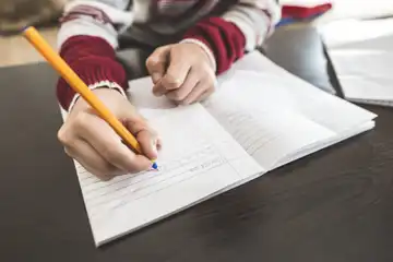 Contoh surat untuk kakak pembimbing atau panitia Ospek yang singkat, pendek, dan menyentuh.