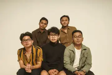 Lirik Lagu Mawar Jingga - Juicy Luicy, Mengapa kita ditakdirkan berjumpa