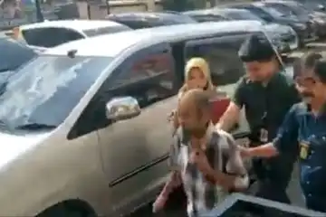 Seorang kakek berusia 70 tahun di Palembang diamankan polisi lantaran telah mencabuli seorang bocah SD.