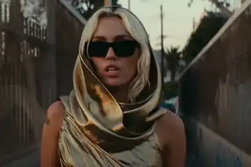 Lirik Lagu 'Flowers' Milik Miley Cyrus, Lengkap dengan Terjemahan ...