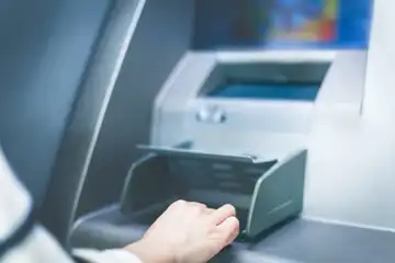 Ilustrasi cara setor tunai di ATM BNI.