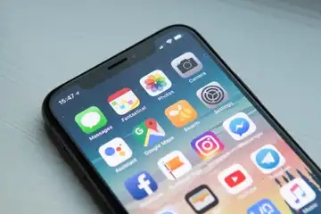 Ilustrasi, cara hapus data aplikasi di iPhone