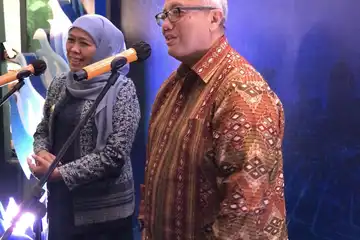 Foto: Budi - Kepala KPw BI Budi Hanoto bersama Gubernur Khofifah saat menjawab pertanyaan awak media, Kamis (02/02/2023).