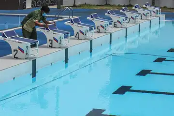 Jumlah lintasan dalam kolam renang