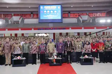 Gubernur Kalimantan Barat, H. Sutarmidji, S.H., M.Hum., hadir dalam stadium general pada Dies Natalis ke-67 IPDN yang digelar oleh Institut Pemerintahan Dalam Negeri (IPDN), di Jatinangor, Jawa Barat, Rabu (8/3/2023).