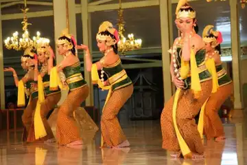 Pengertian folklor.