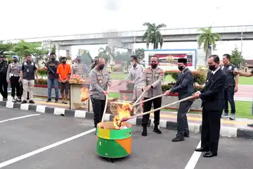 Pemusnahan Barang Bukti Ungkap Kasus Narkotika Satuan Reserse Narkoba Polrestabes Palembang