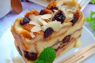 Illustrasi pudding roti tawar