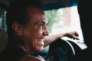 Ilustrasi jokes bapak-bapak receh berupa tebak-tebakan.