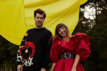 Lirik lagu &quot;Landslide&quot; dan terjemahan dari Oh Wonder.