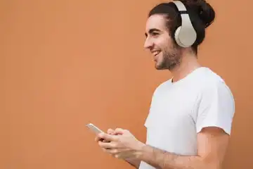 Ilustrasi Batas Waktu Maksimal Pakai Earphone