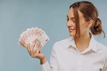 Ilustrasi shio yang selalu dikejar rezeki setiap hari berkat kelebihannya