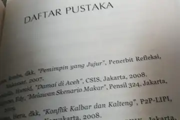 ilustrasi, Contoh Daftar Pustaka Makalah dari Berbagai Sumber