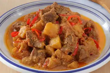 Ilustrasi resep sambal goreng yang gurih sekaligus pedas sehingga pas untuk makan siang.