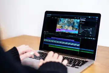Ilustrasi, cara memotong video di laptop dan hp