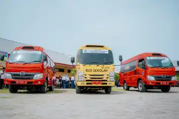 Tiga bus dari Pemko Medan untuk mengantar dan menjemput para pelajar yang bersekolah di UPT SMP Negeri 26 Medan, UPT SMP Negeri 44 Medan dan UPT SMP Negeri 32 Medan secara gratis.
