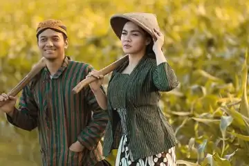 5 Contoh Dialog Bahasa Jawa Dua Orang dalam Berbagai Tema