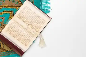 ilustrasi, contoh idgham mutaqaribain