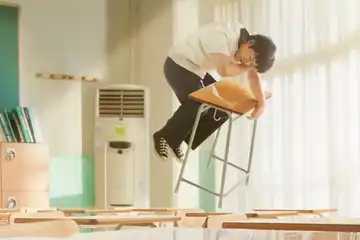 Sinopsis film atau drama Korea Moving dan daftar nama pemainnya.