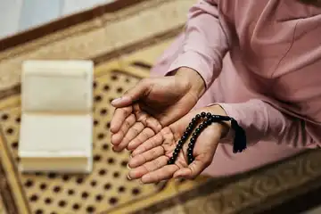5 Doa Agar Suami Tidak Selingkuh, Para Istri Amalkan Setiap Hari ...