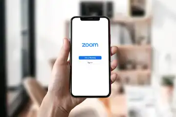 Cara ganti background Zoom di Android, iPhone, dan PC atau laptop.