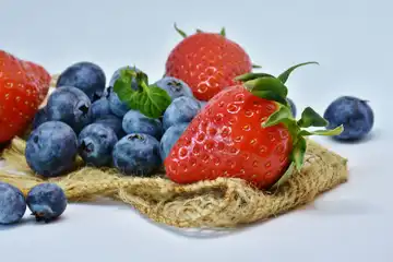 Stroberi dan bluberi