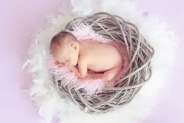 Ilustrasi dzikir dan doa untuk anak baru lahir.