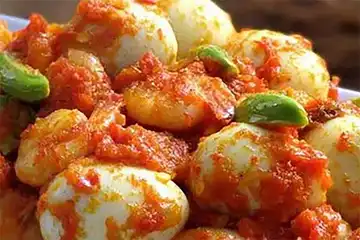 Illustrasi Telur Puyuh sambal campur pete